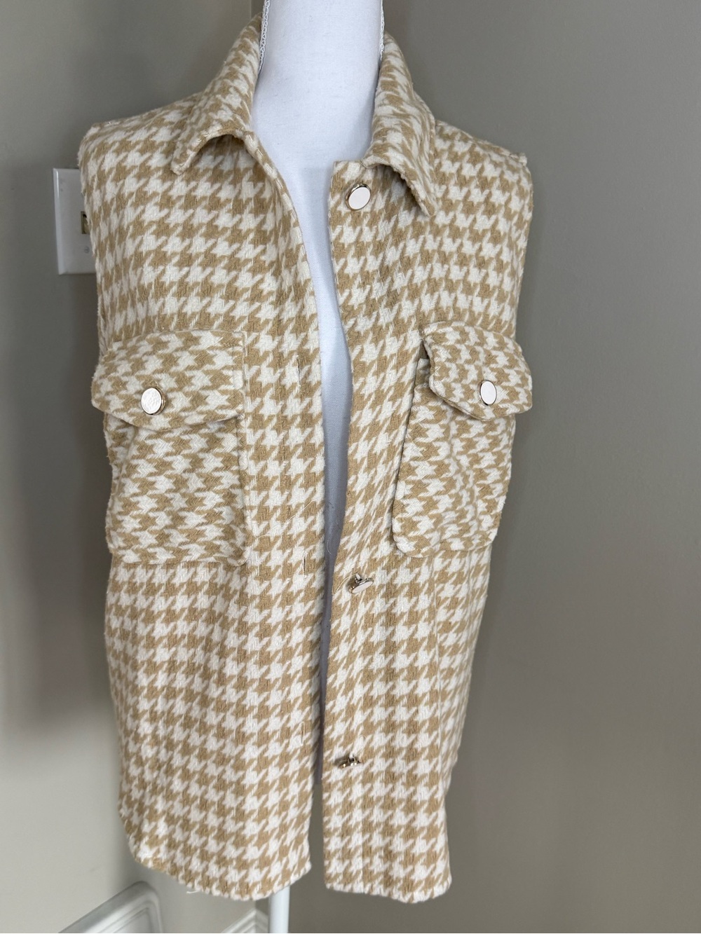 C by One Camel & White Houndstooth Button-Up Vest Size M (Extra Button Included)
